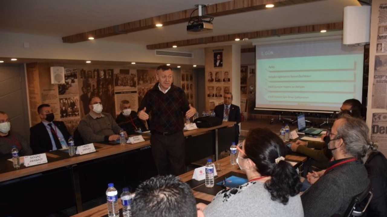 CHP parti eğitmenleri Bursa'da eğitti