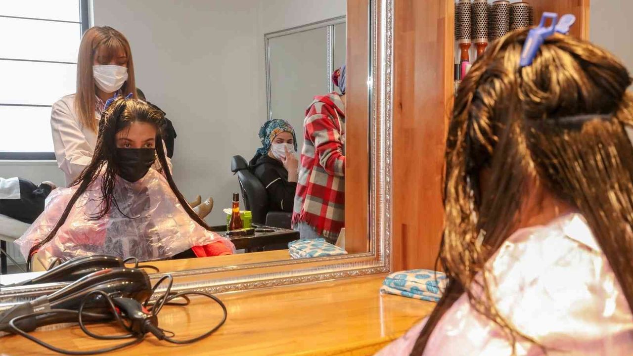 İpekyolu Belediyesinden kadınlara ücretsiz saç ve cilt bakımı
