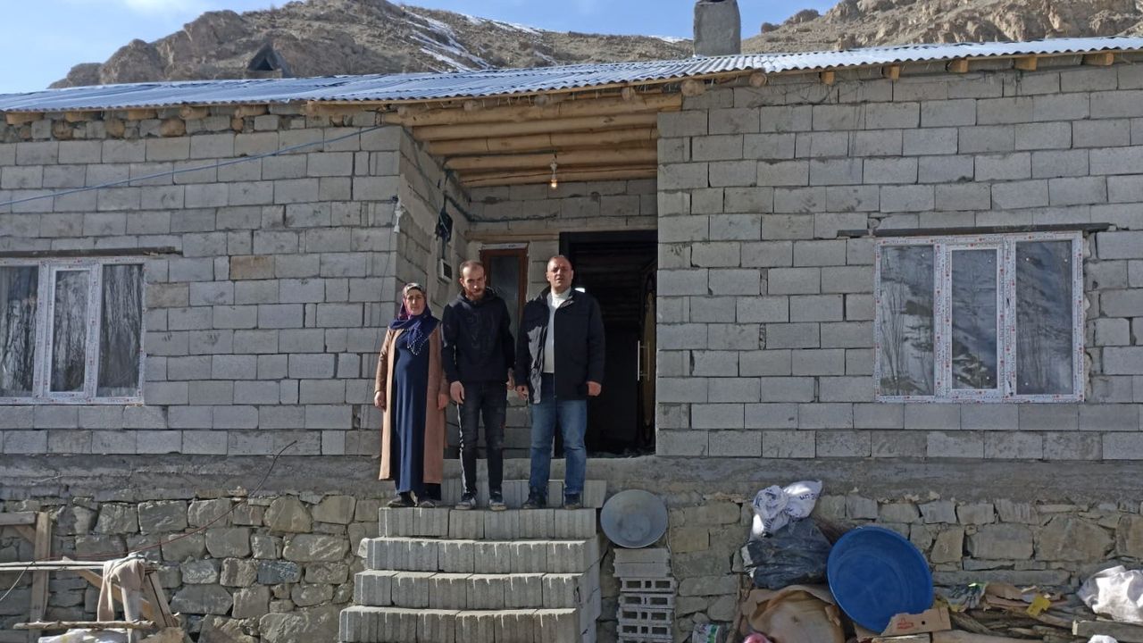 Selden evi yıkılan Rabia Acar yeni evine kavuştu