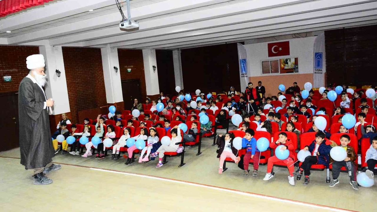 Tuşba Belediyesi öğrencileri tiyatro ile buluşturdu