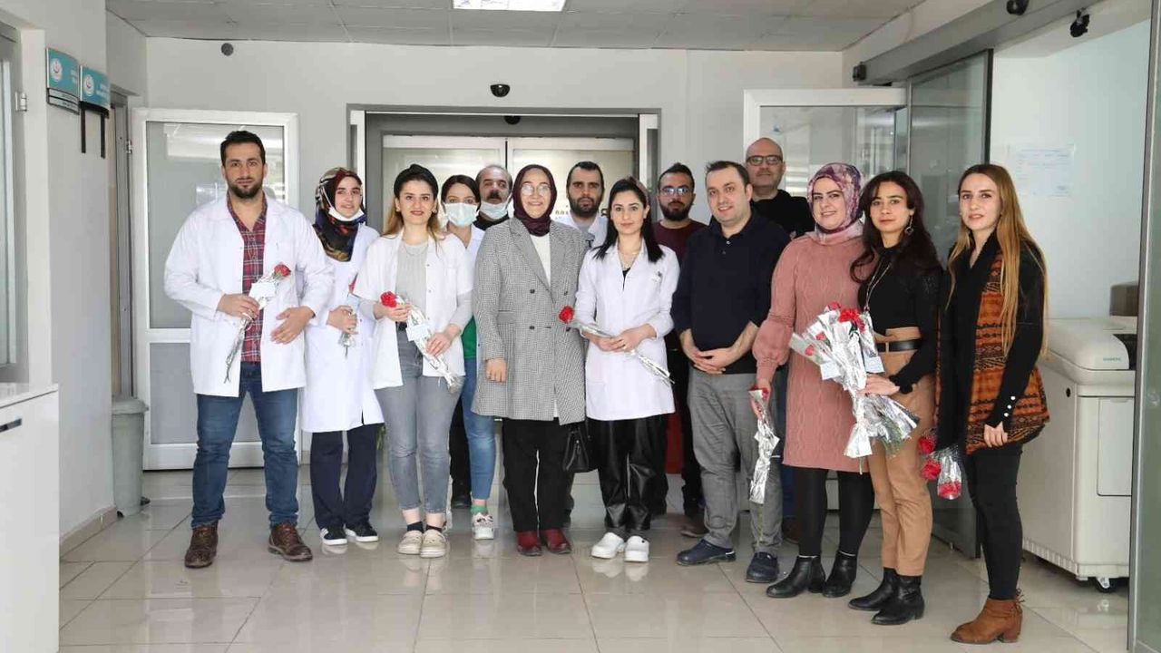 Van Büyükşehir Belediyesi sağlık çalışanlarının bayramını kutladı