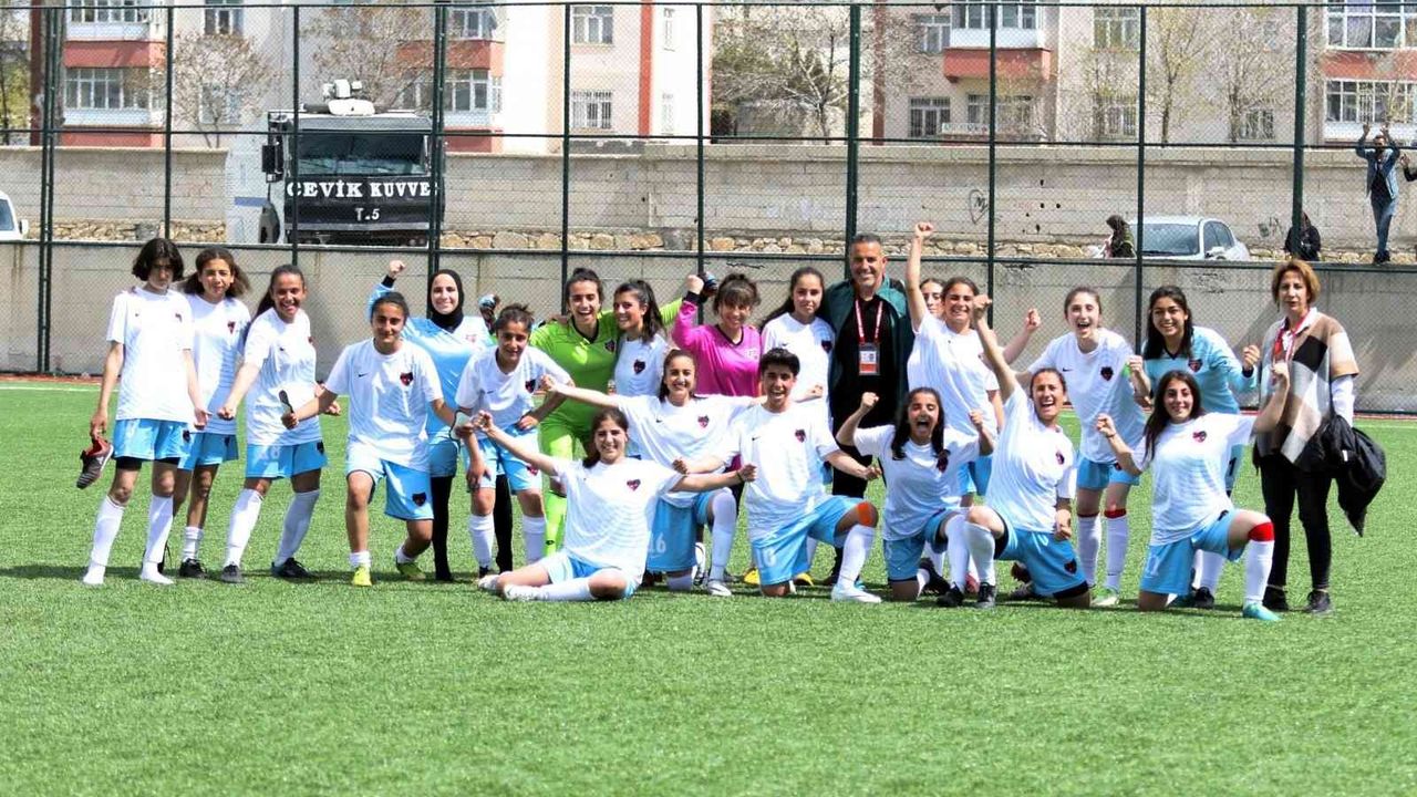 Büyükşehir Belediyesi Kadın Futbol Takımı yoluna kayıpsız devam ediyor