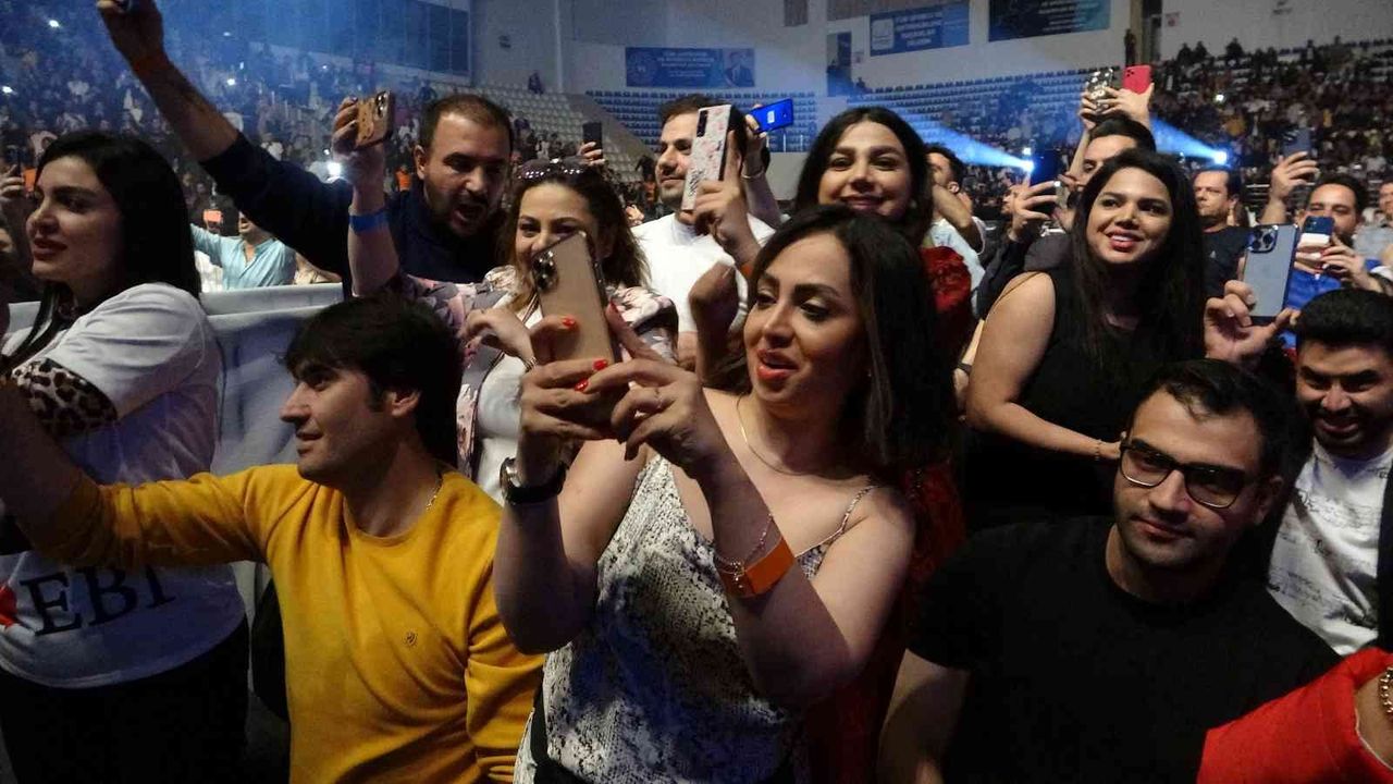 İranlılar Van’da ’Ebi’ konseriyle coştu