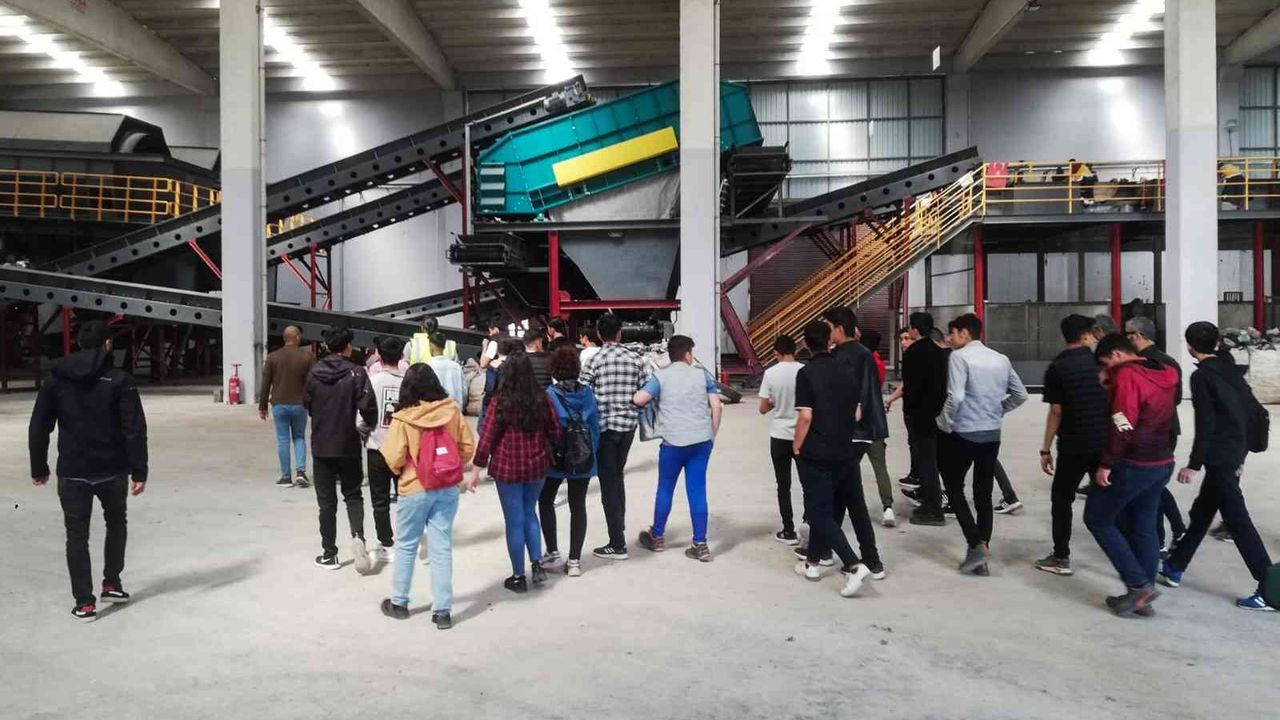 Öğrenciler Van Büyükşehir Belediyesinin çevreci tesislerini gezdi