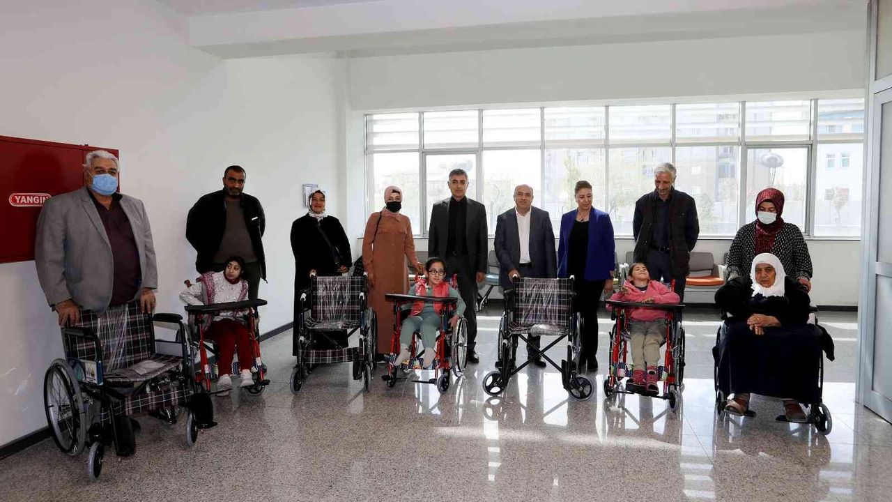 Van Büyükşehir Belediyesinden 7 kişiye tekerlekli sandalye