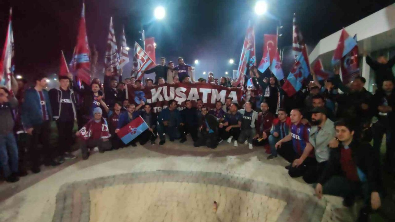 Van’daki Trabzonspor taraftarlarının kutlamaları devam ediyor