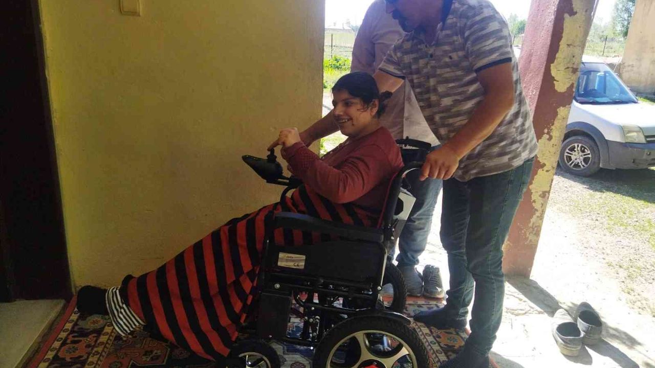 Fiziksel engelli genç kadın akülü tekerlekli sandalyesine kavuştu