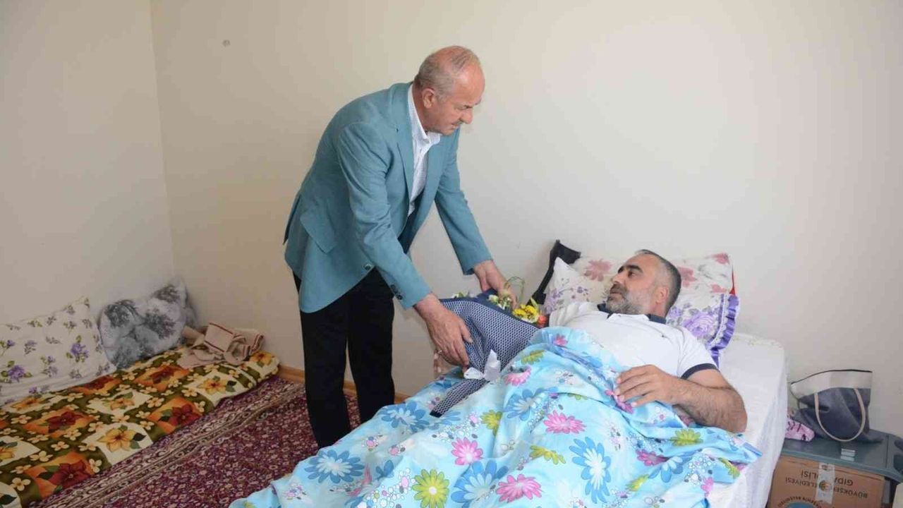 Başkan Akman’dan hasta ve yaşlılara bayram ziyareti