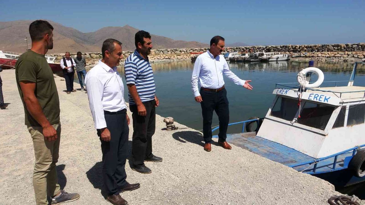 Başkan Süer’den tekneleri karaya oturan balıkçılara ziyaret