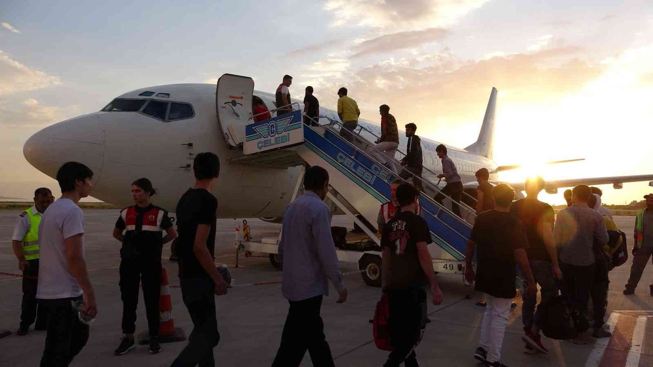 Van’da 408 düzensiz göçmen ülkelerine geri gönderiliyor