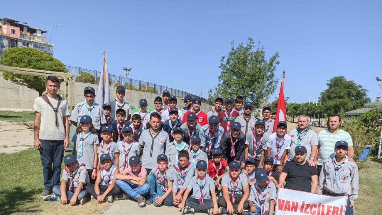 150 genç, Van Gölü kıyısında 4 gün kamp yaptı