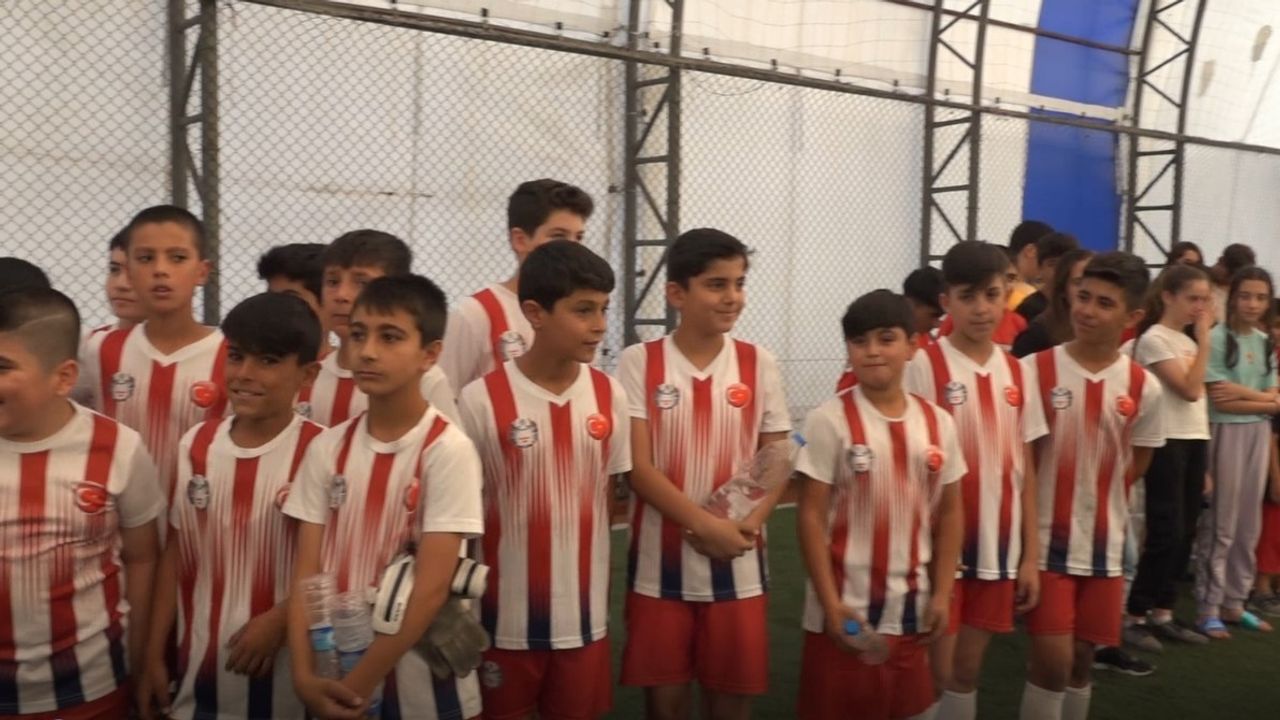 Erciş’te ‘Mahalleler Yarışıyor Spor Turnuvası’ başladı
