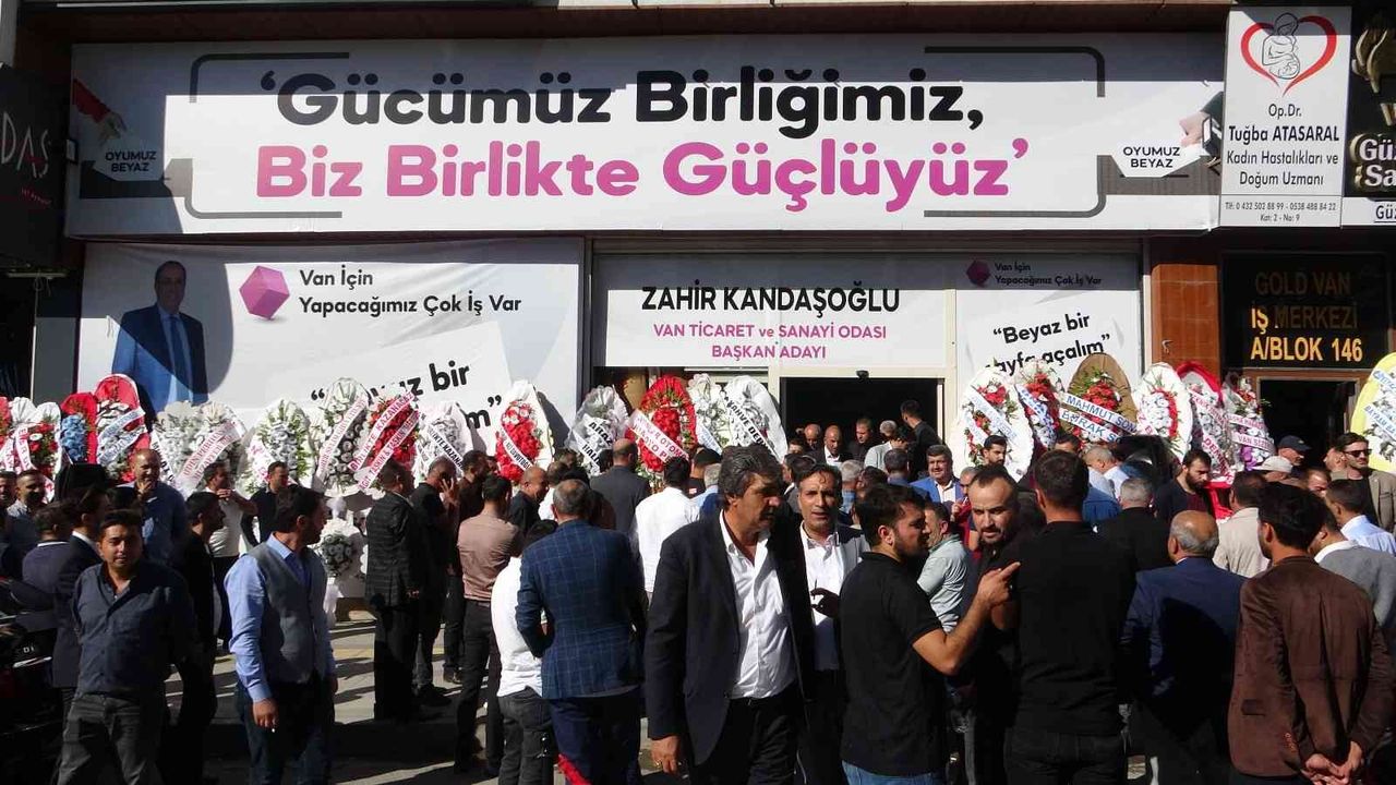 Başkan adayı Kandaşoğlu’ndan görkemli seçim ofisi açılışı