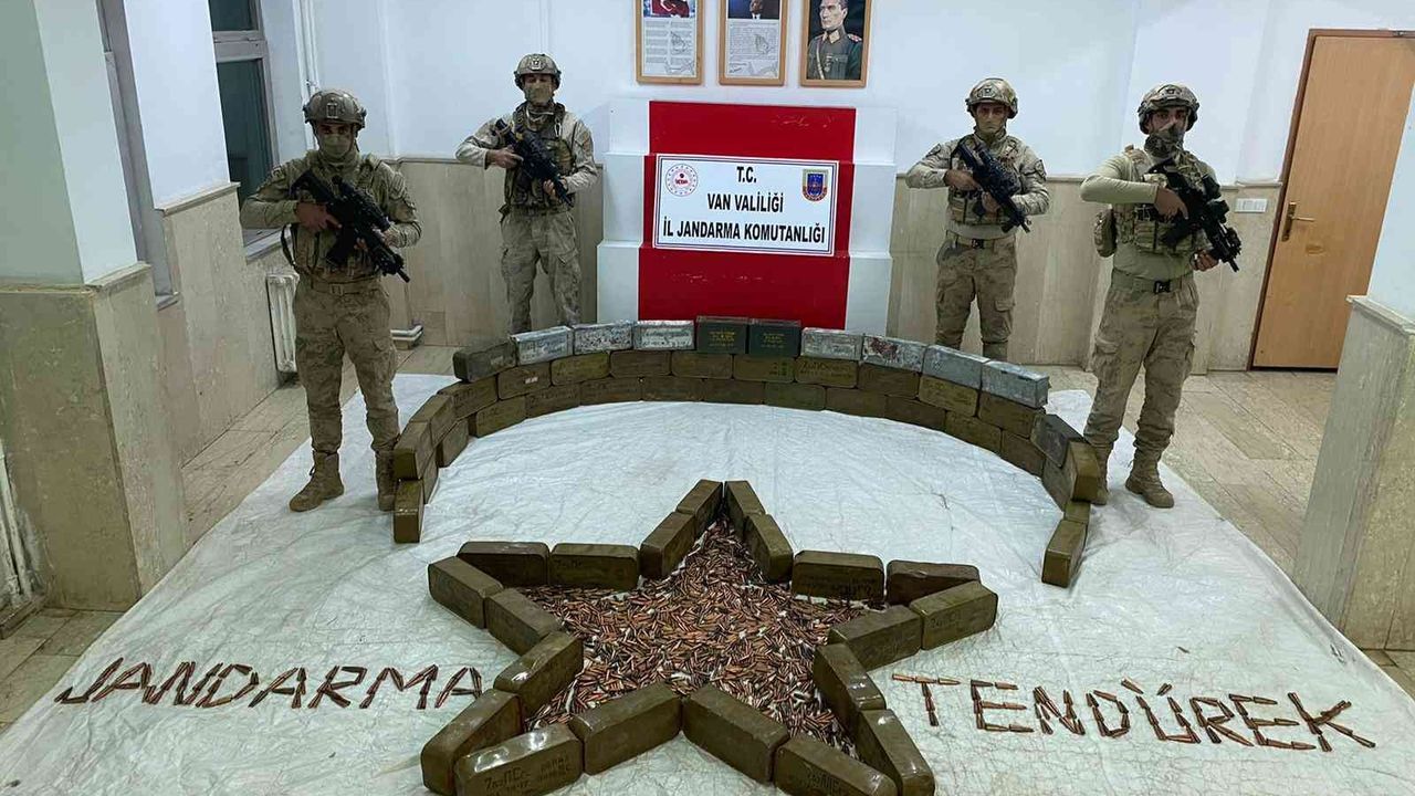 Tendürek Dağı’nda PKK’ya ait çok sayıda mühimmat ele geçirildi