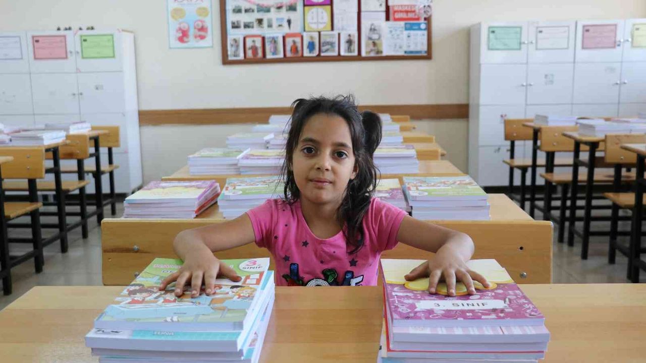 Van’daki öğrencilere 1 milyon 940 bin ders ve yardımcı kaynak kitabı