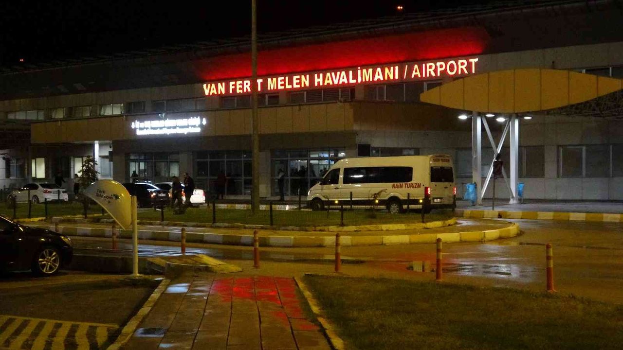 Van’daki uçuşlara sağanak engeli: 5 sefer iptal edildi