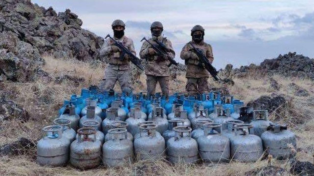 Çaldıran’da PKK’ya ait sığınakta 50 adet büyük tüp ele geçirildi