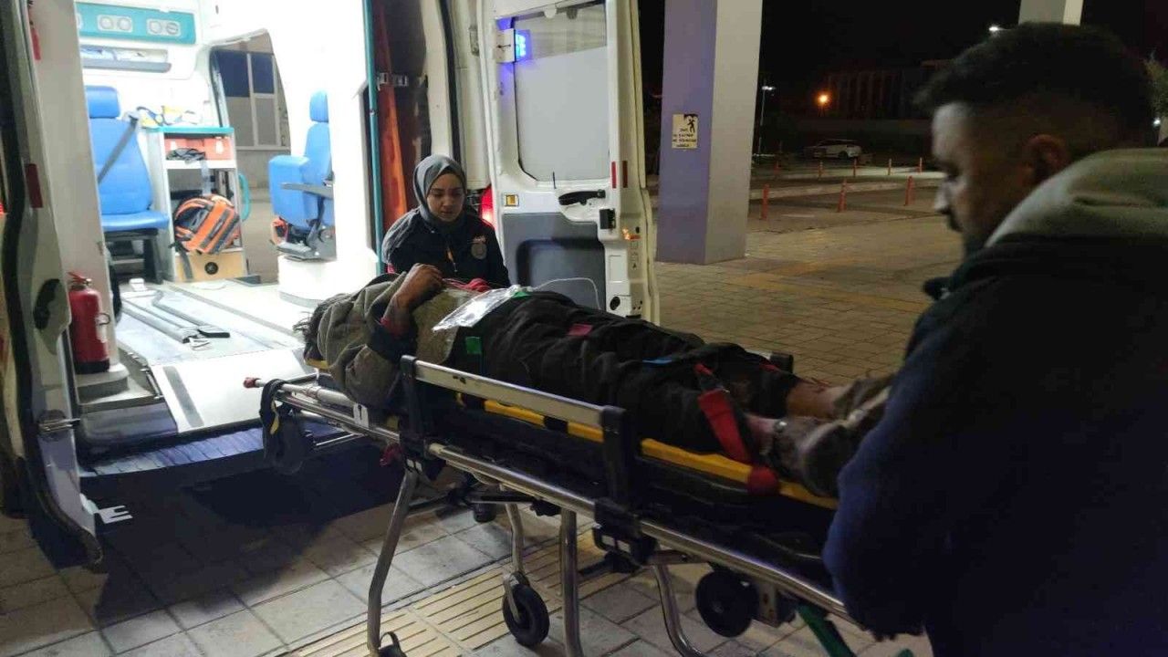 Kayalıklardan düşen 6 düzensiz göçmen yaralandı