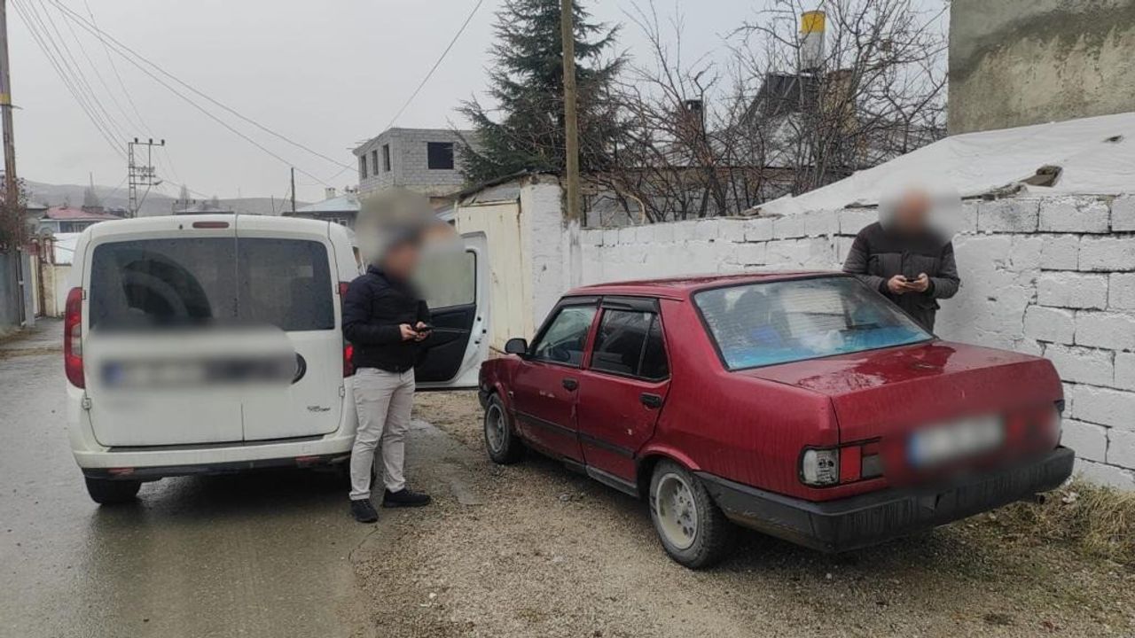 Van’da çalıntı 3 otomobil ele geçirildi, 20 kişi tutuklandı