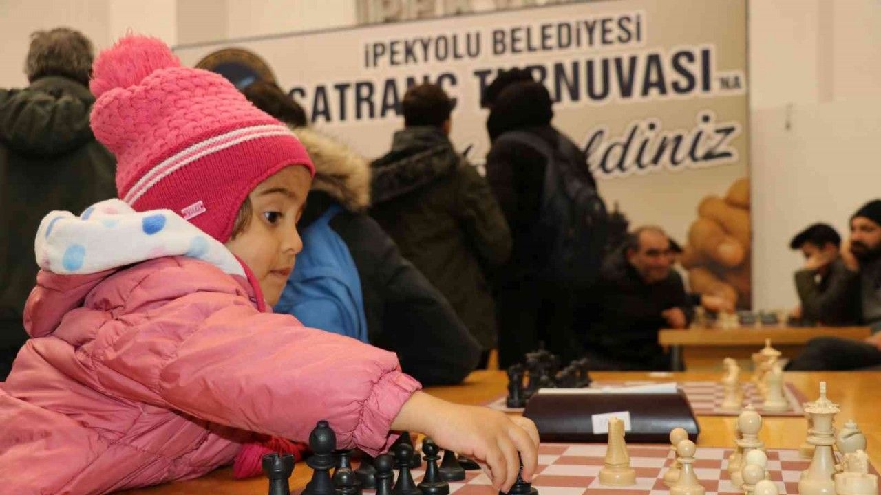 Van’da ödüllü satranç turnuvası başladı