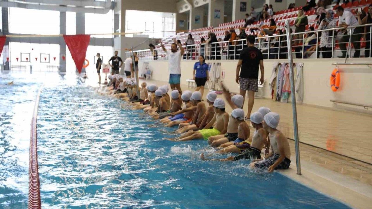 İpekyolu’nda yeni dönem yüzme kursu kayıtları başladı