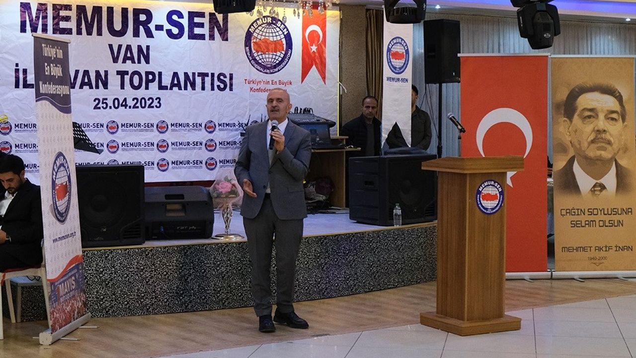 Burhan Kayatürk: “İnsanlar lider olarak Erdoğan’ı görüyor”