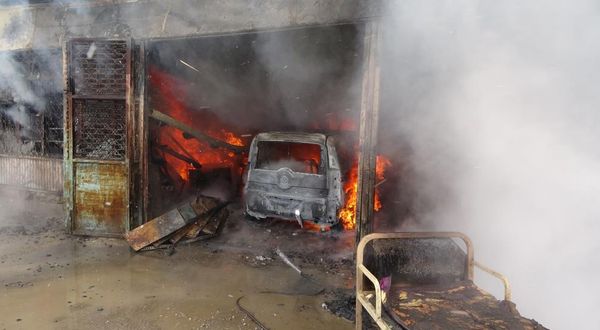 Yüksekova’da iş yerinde çıkan yangın maddi hasara yol açtı