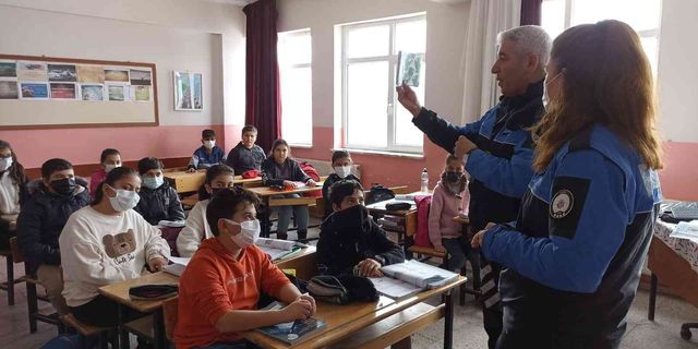 ‘Genel Güvenlik Kuralları ve Polislik Mesleği’ hakkında öğrenciler bilgilendirildi