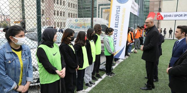 İpekyolu Belediyesinden okullara spor malzemesi desteği