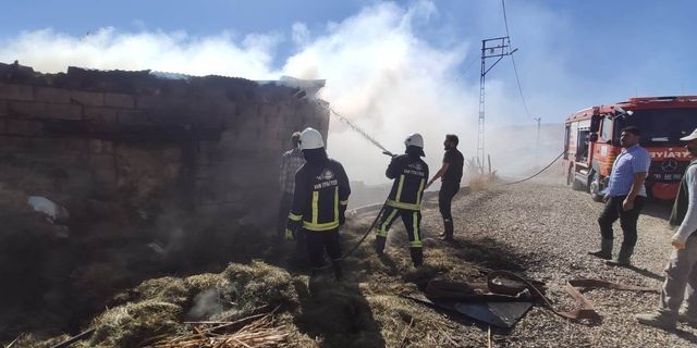 Edremit’te samanlık yangını
