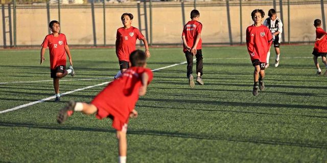 Van Büyükşehir Belediyesi U-14 futbol takımı yeni sezona avantajlı başlamak istiyor