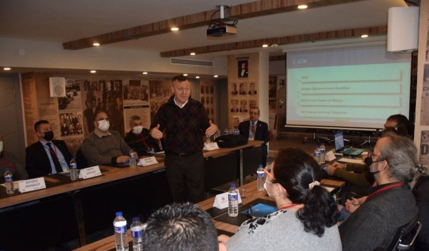 CHP parti eğitmenleri Bursa'da eğitti
