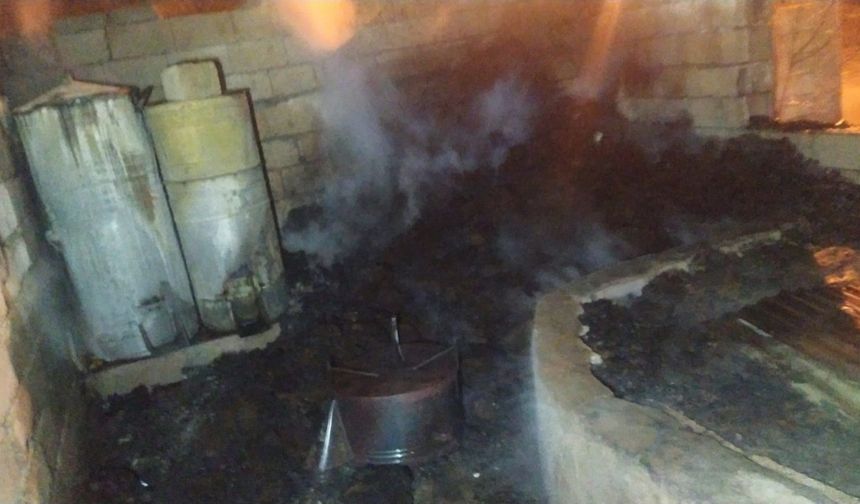 Van’da depodaki yangında kışlık erzak ve kömürler yandı