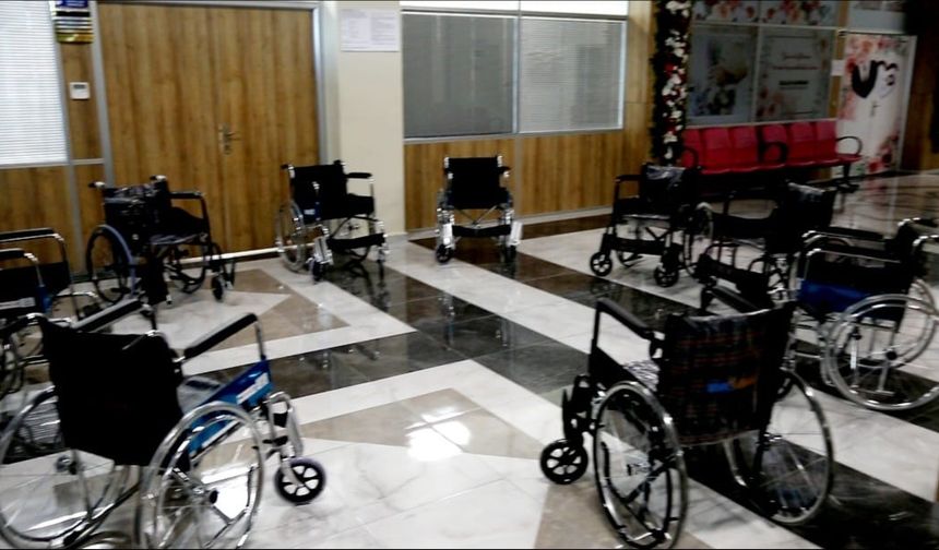Başkan Akman’dan özel bireylere tekerlekli sandalye desteği