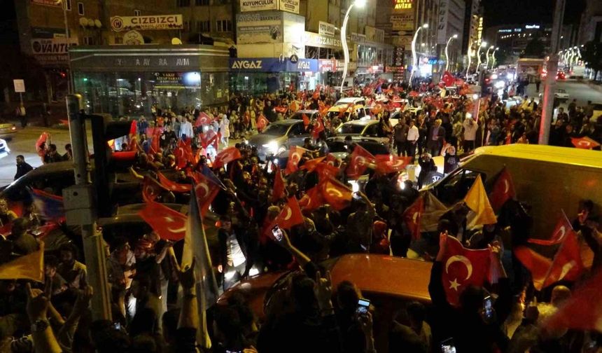Van’dan Kılıçdaroğlu’na sloganlı uğurlama